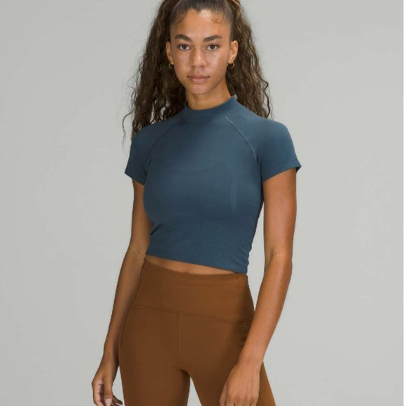 Looking for Lululemon Swiftly Cropped Mock Neck T-Shirt Size 6 any color - Picture 4 of 5